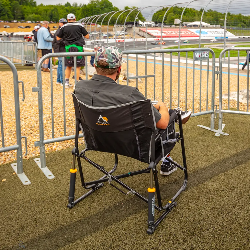 Heavy-Duty Freestyle Freestyle Rocker XL - Choice 552 - Heavy-Duty Kickback Rocker with Beverage Holder Detail